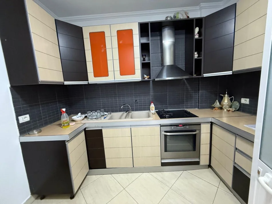 Tirane, vendesi appartamento 3+1 Piano 5, 167 m² 500.000 € (BLLOKU)