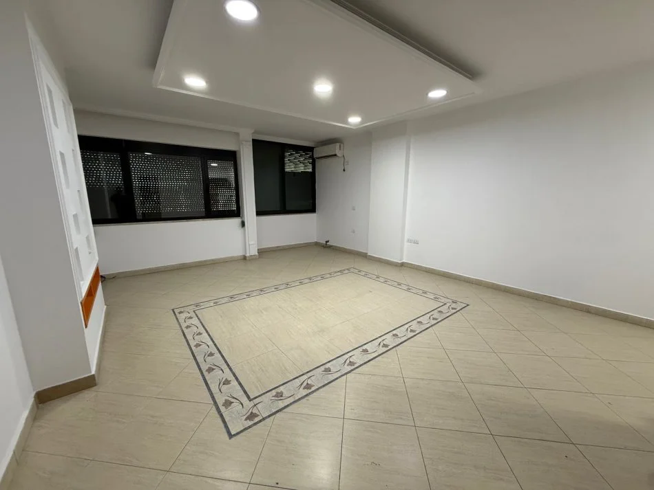 Tirane, vendesi appartamento 3+1 Piano 5, 167 m² 500.000 € (BLLOKU)