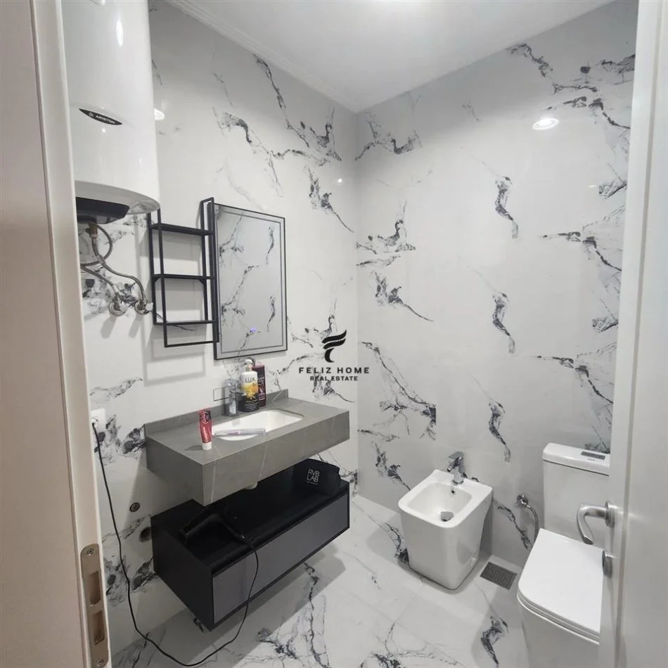 Tirane, vendesi appartamento 2+1+Balcone Piano 3, 124 m² 258.000 € (ACQUA ARTIFICIALE)