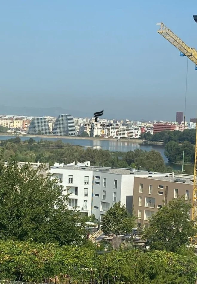 Tirane, vendesi appartamento 2+1+Balcone Piano 3, 124 m² 258.000 € (ACQUA ARTIFICIALE)