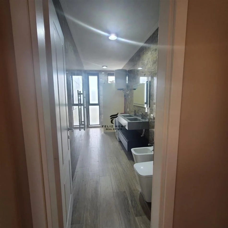 Tirane, vendesi appartamento 2+1+Balcone Piano 3, 124 m² 258.000 € (ACQUA ARTIFICIALE)