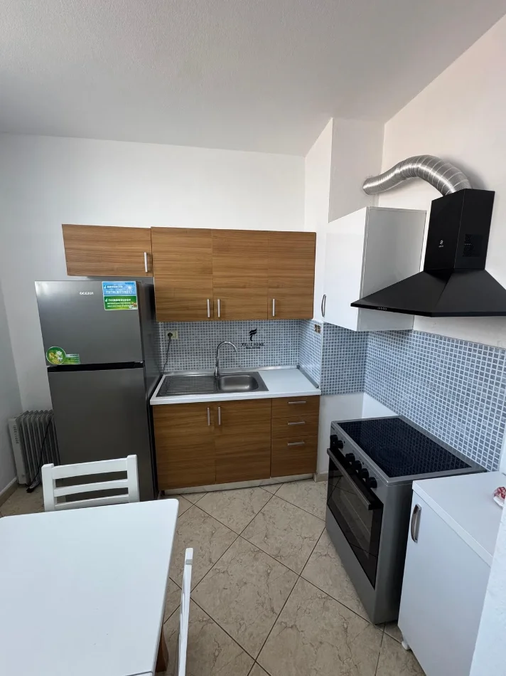 Tirane, affitto con consegna immediata appartamento 1+1, 64 m², 550 € (VIA ELBASANIT)