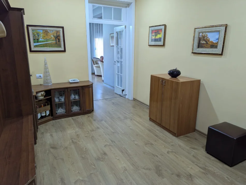 Tirana, appartamento in affitto, 3+1, Piano 3, 150 m², 1.500 € (VIA DIBRES)