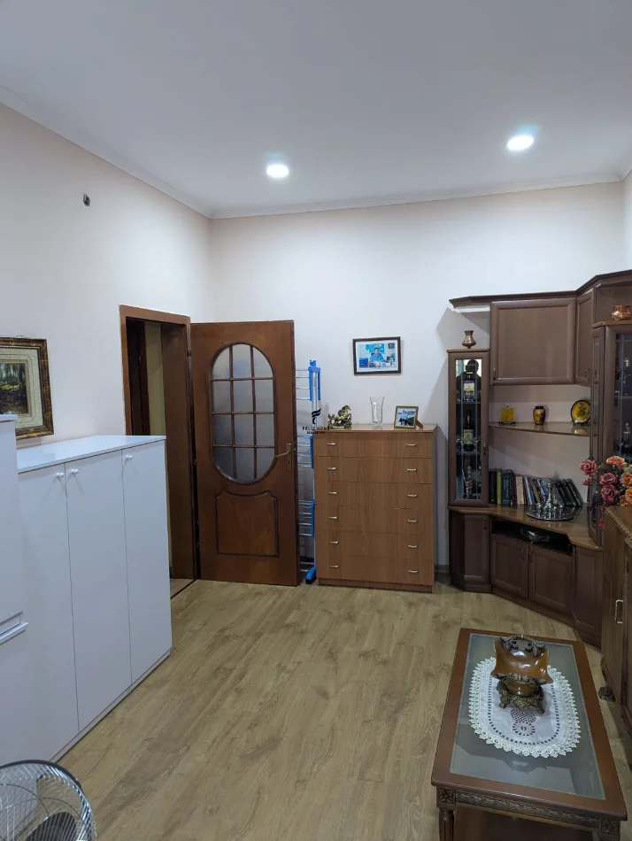 Tirana, appartamento in affitto, 3+1, Piano 3, 150 m², 1.500 € (VIA DIBRES)