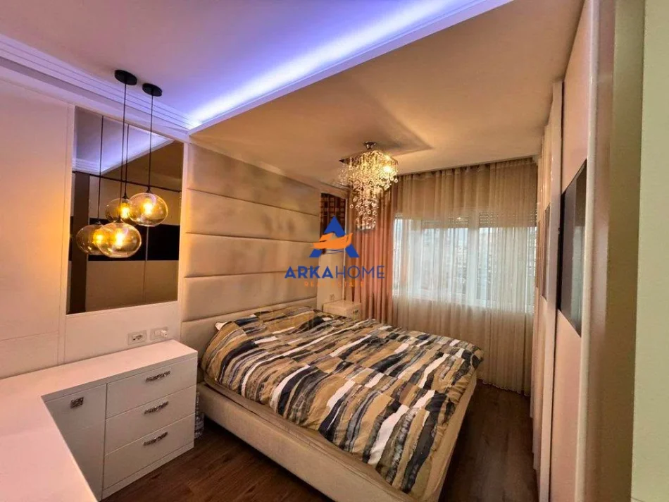 Tirane, jepet me qera apartament 2+1+Ballkon Kati 3, 99 m² 1.500 €