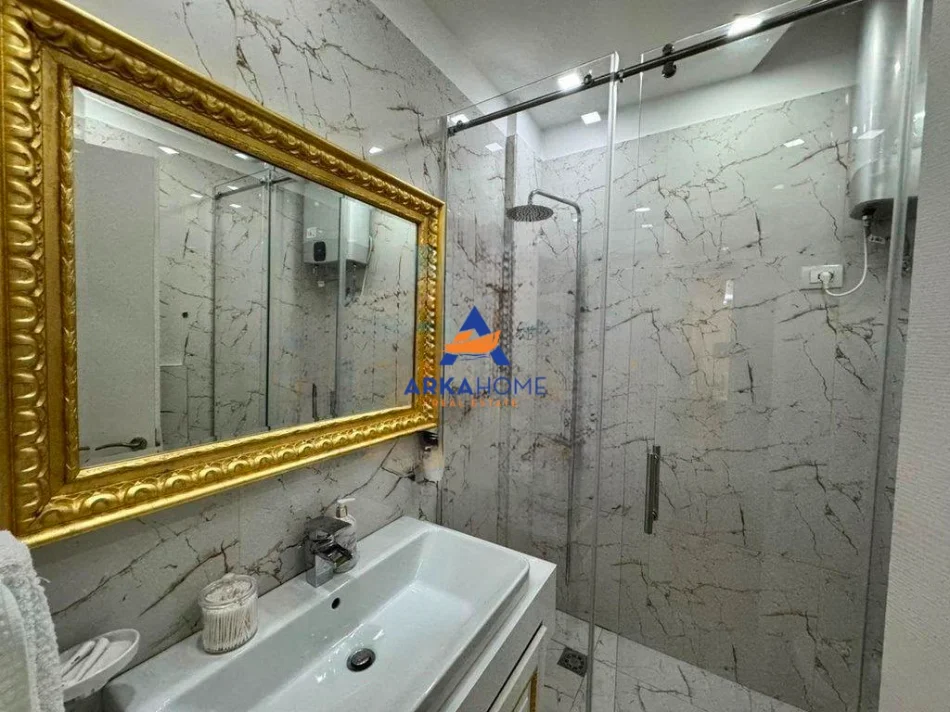 Tirane, jepet me qera apartament 2+1+Ballkon Kati 3, 99 m² 1.500 €