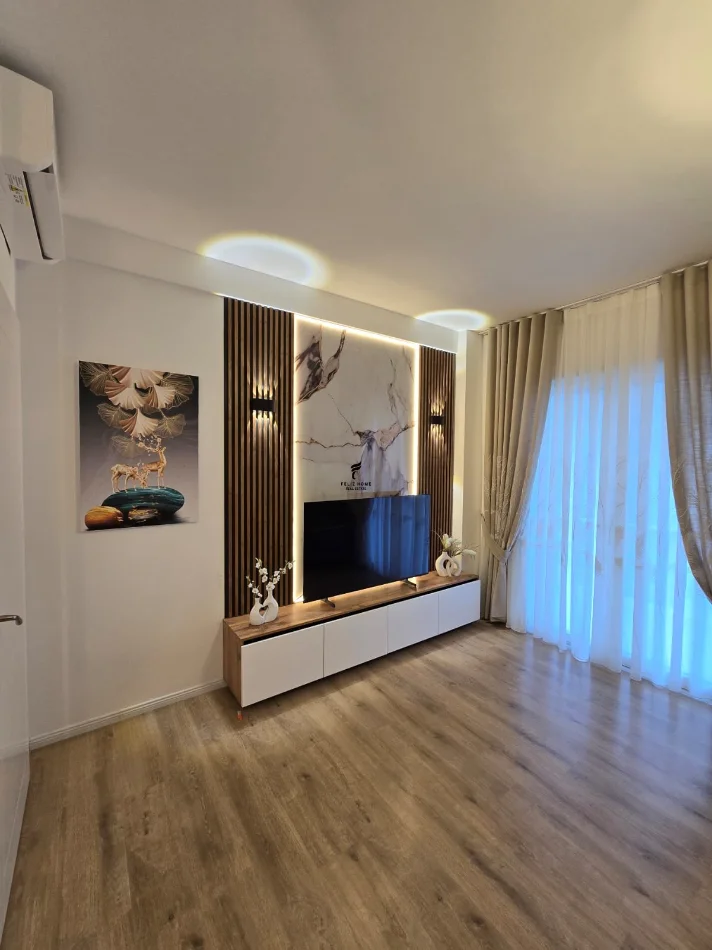 Tirana, affitto appartamento 1+1 al terzo piano, 74 m², 450 € (FRESCO)
