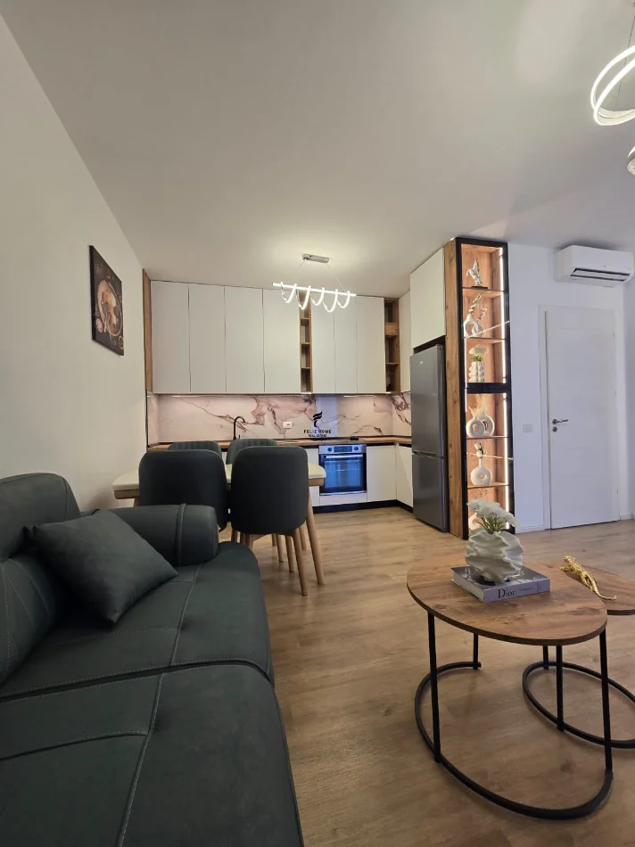 Tirana, affitto appartamento 1+1 al terzo piano, 74 m², 450 € (FRESCO)
