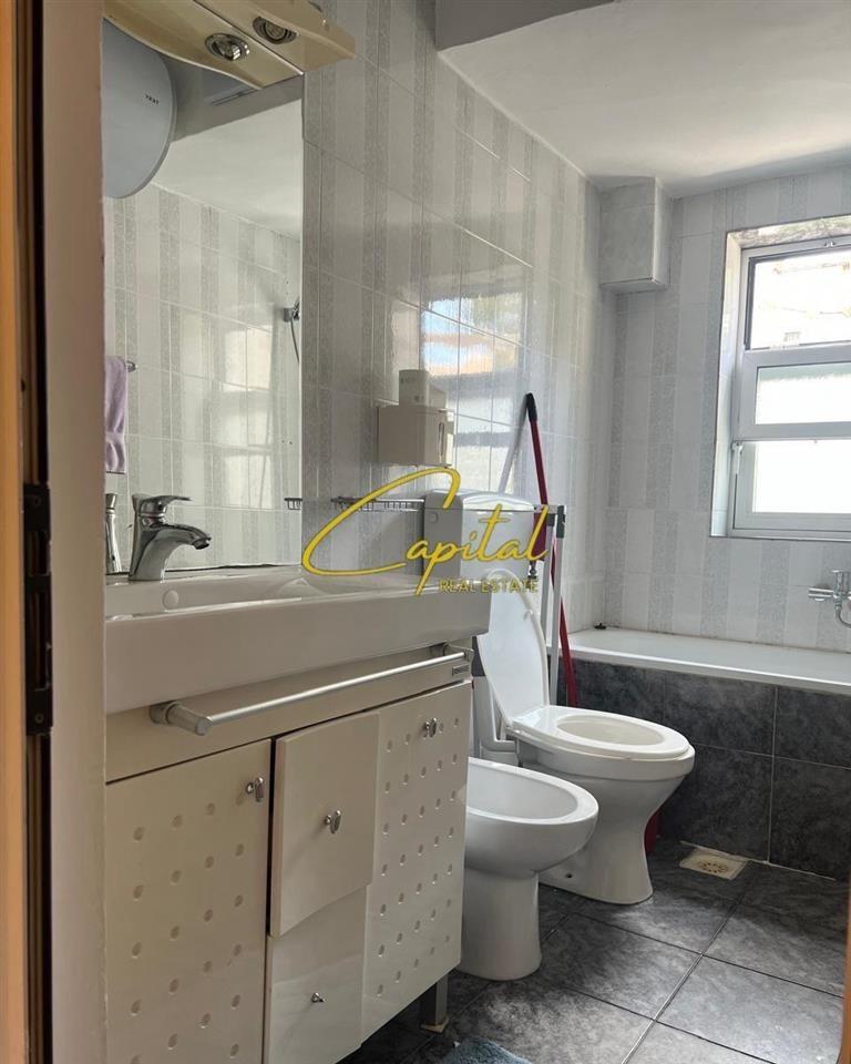 APARTAMENT ME QERA 2+1 RRUGA MYSLYM SHYRI 700 EURO