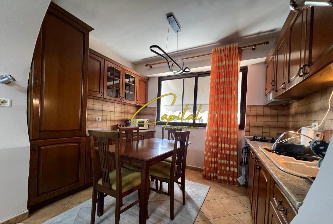 APARTAMENT ME QERA 2+1 RRUGA MYSLYM SHYRI 700 EURO