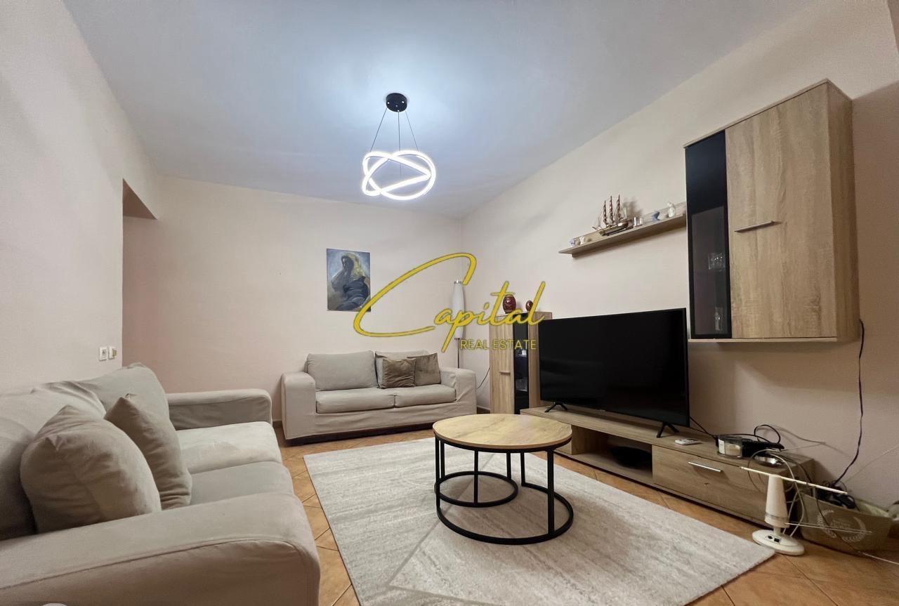 APARTAMENT ME QERA 2+1 RRUGA MYSLYM SHYRI 700 EURO