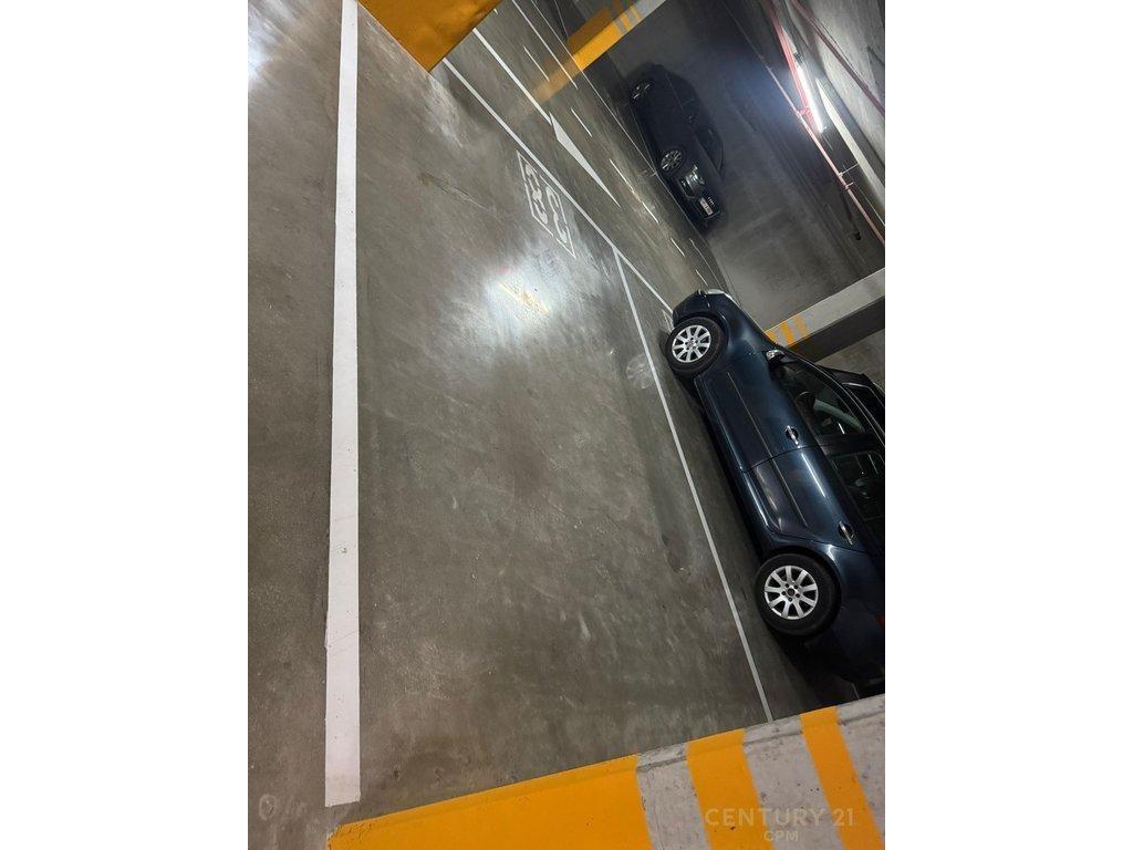 Spazio di Parcheggio in Vendita in Via Kosovo