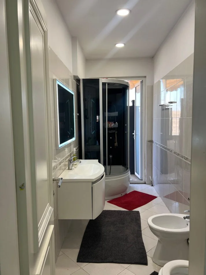 Tirane, jepet me qera apartament 2+1 Kati 8, 120 m² 550 € (ASTIR)