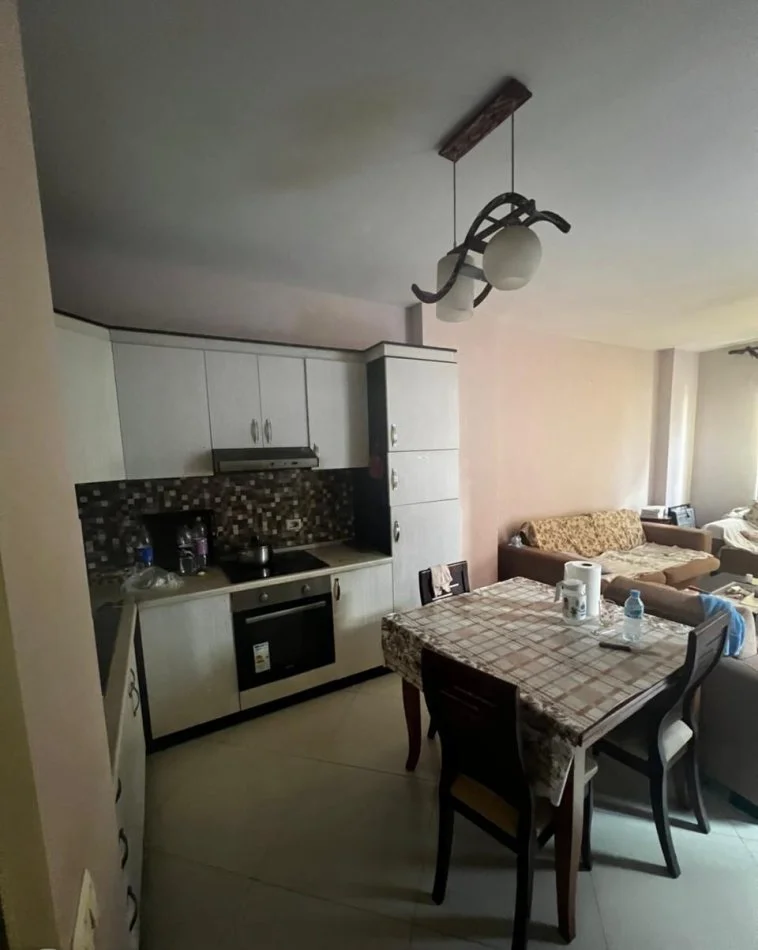 Tirane, affitto appartamento 2+1+Balcone Piano 2, 85 m² 500 € (Yzberisht)