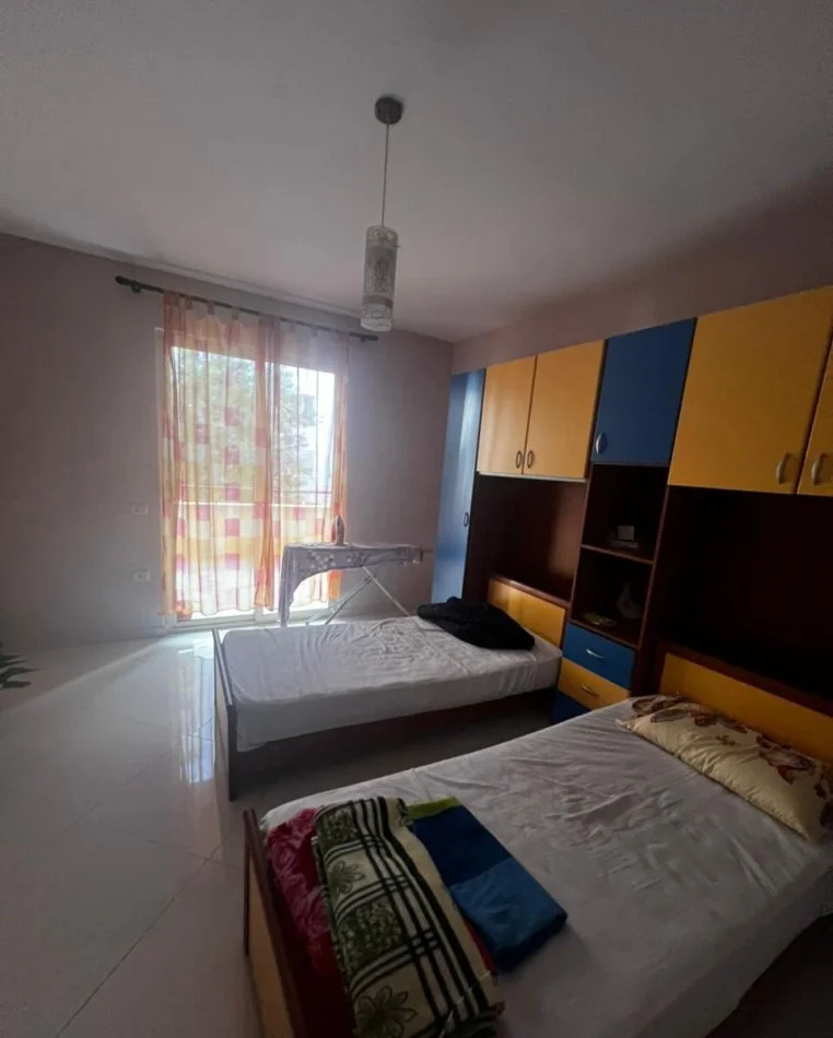 Tirane, affitto appartamento 2+1+Balcone Piano 2, 85 m² 500 € (Yzberisht)