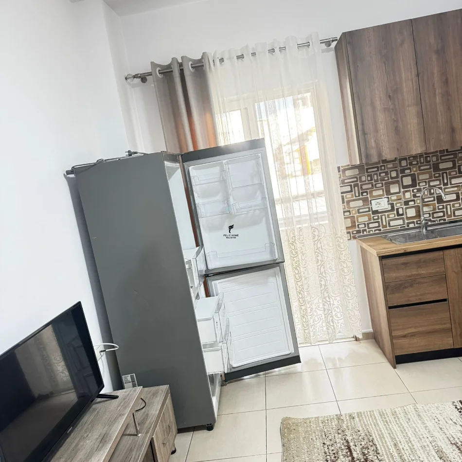 Tirane, affitto appartamento 1+1 Piano 0, 75 m² 500 € (5 MESI)