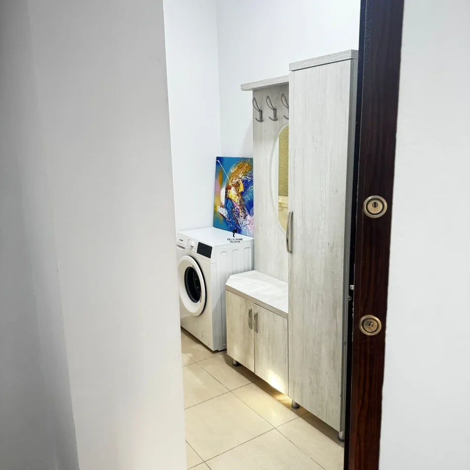 Tirane, affitto appartamento 1+1 Piano 0, 75 m² 500 € (5 MESI)