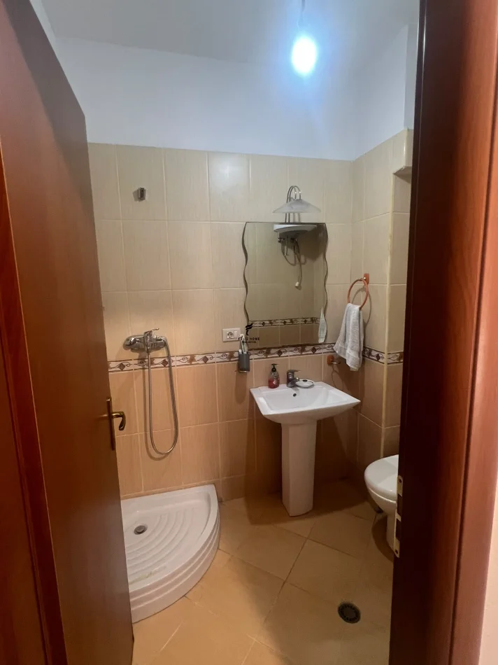 Tirana, affitto appartamento 2+1 Piano 3, 70 m² 500 € (CODICE DIELLIT)