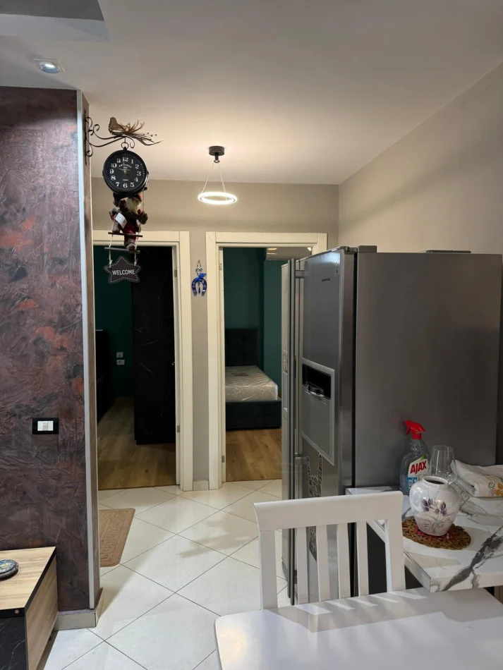 Tirane, affitto appartamento 2+1 Piano 3, 90 m² 550 € (Via Pinare)