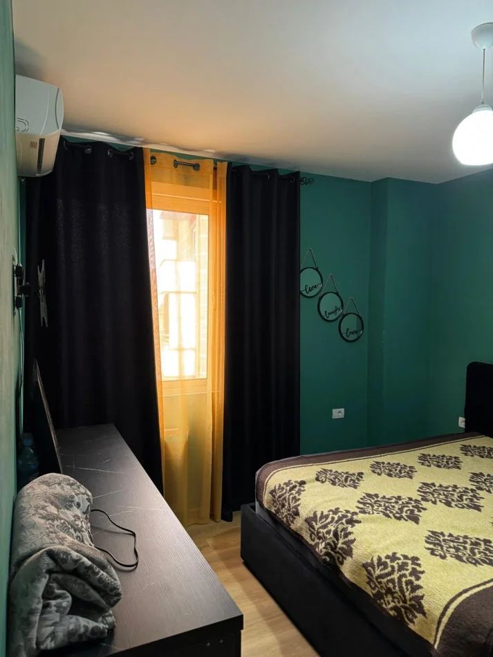 Tirane, affitto appartamento 2+1 Piano 3, 90 m² 550 € (Via Pinare)