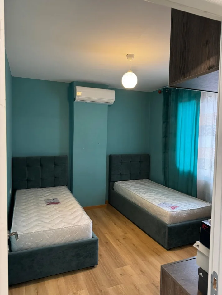 Tirane, affitto appartamento 2+1 Piano 3, 90 m² 550 € (Via Pinare)