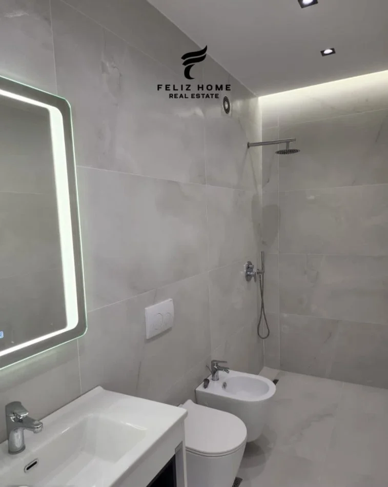 Tirane, affitto appartamento 3+1+Balcone al settimo piano, 111 m², 1.250€ (Complesso Delijorgji)
