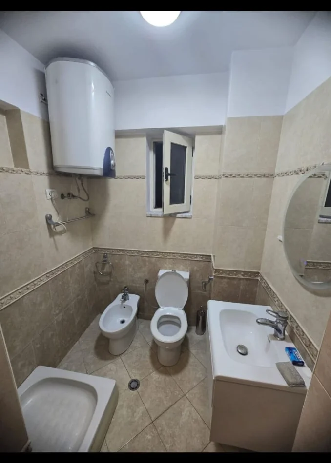 Tirana, affitto appartamento 1+1 Piano 7, 75 m² 650 € (VIA BARRICADES)