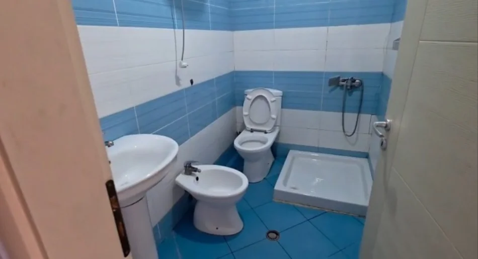 Tirane, affitto appartamento 2+1 Piano 2, 100 m² 350 € (Astir)