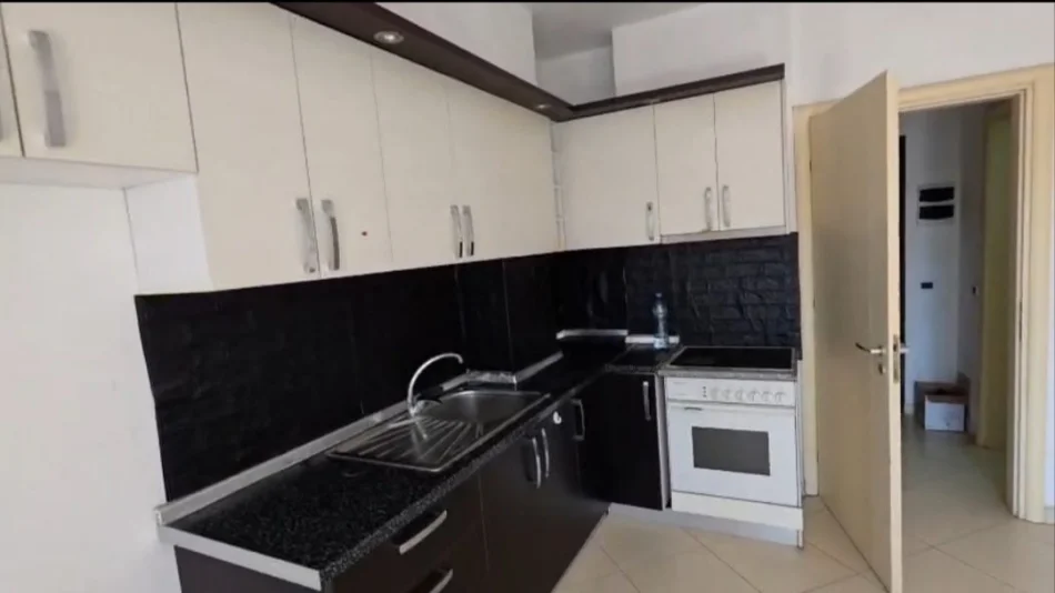 Tirane, affitto appartamento 2+1 Piano 2, 100 m² 350 € (Astir)