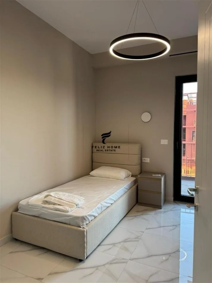 Tirane, affitto appartamento 3+1 Piano 15, 125 m² 1.900 € (VIA KAVAJES)