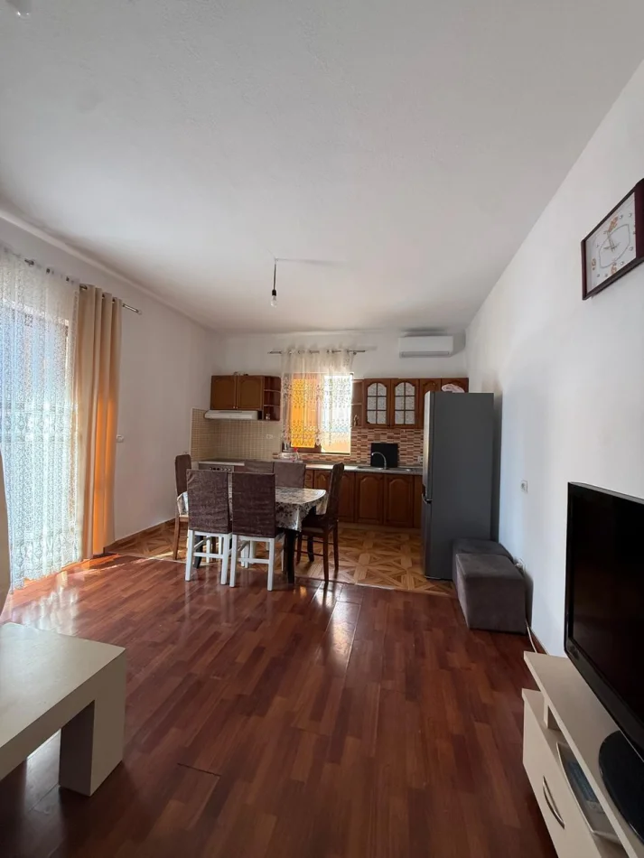 Tirane, jepet me qera apartament 2+1 Kati 2, 100 m² 500 € (Rruga 5 Maji)