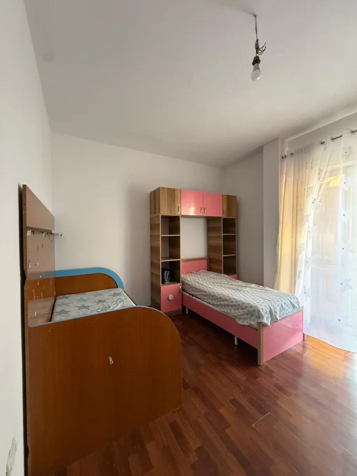 Tirane, jepet me qera apartament 2+1 Kati 2, 100 m² 500 € (Rruga 5 Maji)