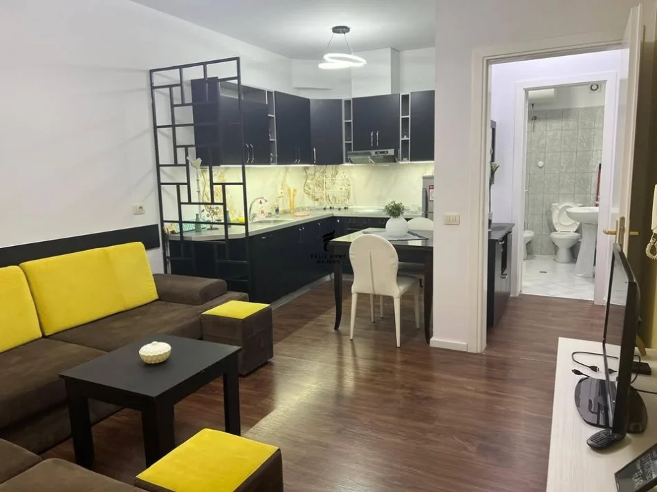 Tirane, jepet me qera apartament 1+1 Kati 1, 70 m² 500 € (XHAMIA E TABAKEVE)
