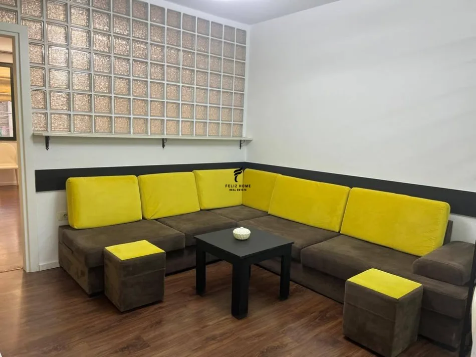 Tirane, jepet me qera apartament 1+1 Kati 1, 70 m² 500 € (XHAMIA E TABAKEVE)