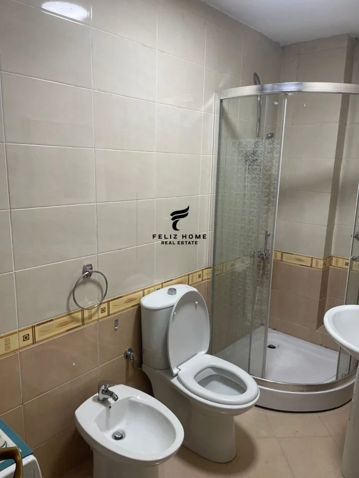 Tirane, affitto appartamento 2+1 Piano 4, 100 m² 800 € (LIQUIDO ESTIVO)