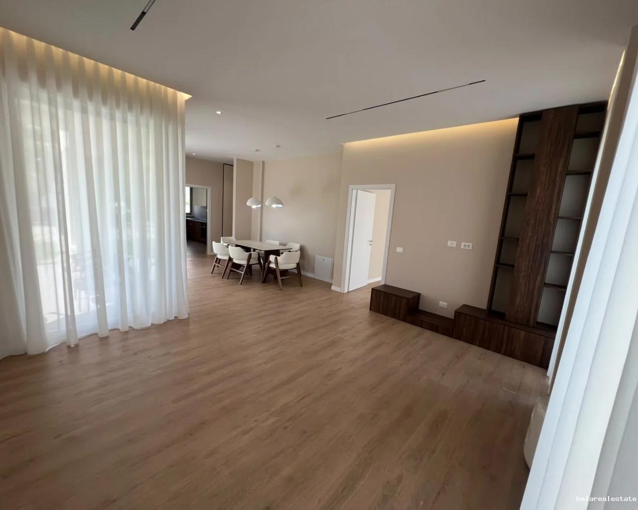 Villa a 2 piani con cortile vicino al Lago di Tana (ID BV22655) Tirana