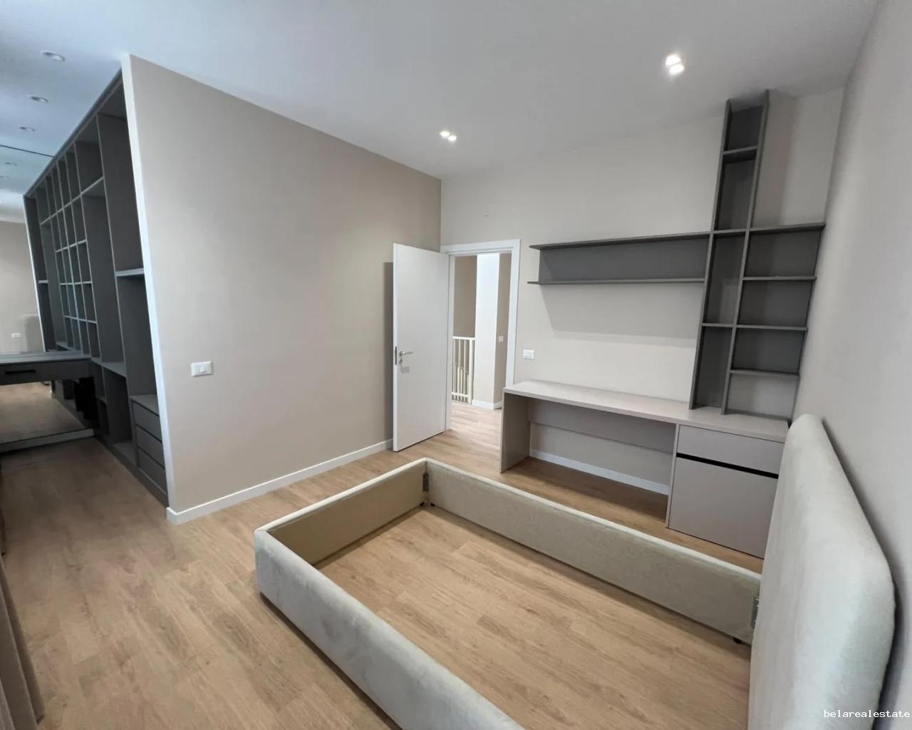 Villa a 2 piani con cortile vicino al Lago di Tana (ID BV22655) Tirana