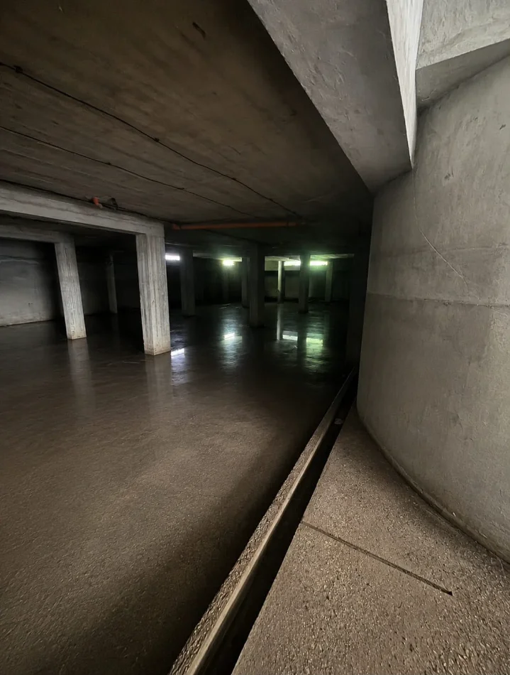 Fier, vendi auto | posto auto al piano -1, 537 m² 165.000 € (Fier)
