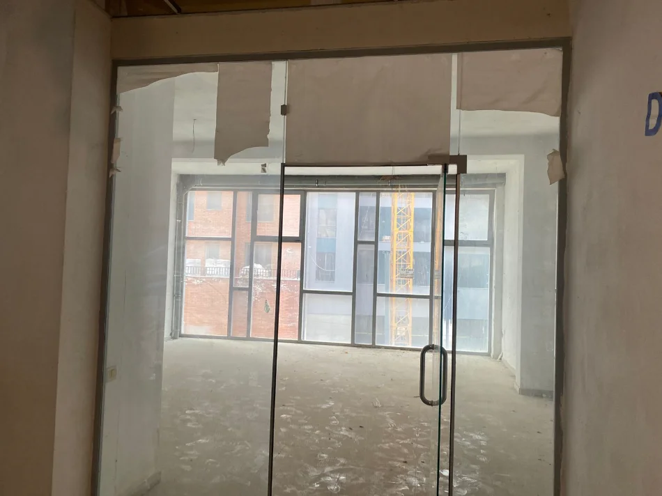 Tirane, vendito locale commerciale al piano 1, 69 m² 85.000 € (Paskuqan)
