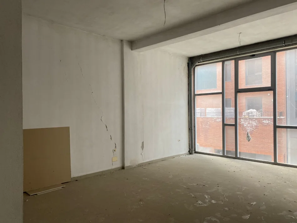 Tirane, vendito locale commerciale al piano 1, 69 m² 85.000 € (Paskuqan)