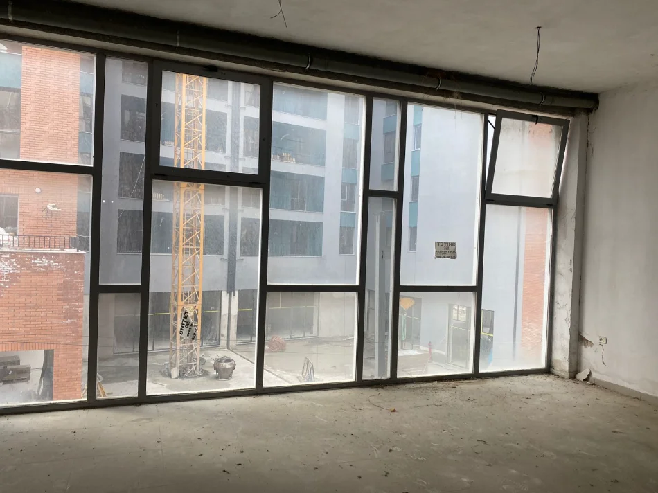 Tirane, vendito locale commerciale al piano 1, 69 m² 85.000 € (Paskuqan)