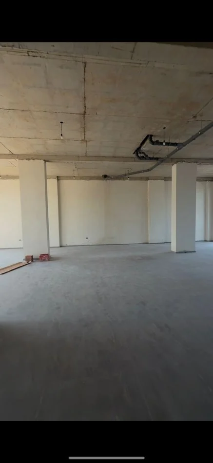 Tirane, vendita locale commerciale al piano 1, 280 m² 448.000 € (ex fabbrica Uzina Dinamo, Rruga Dine Hoxha, Tirana)