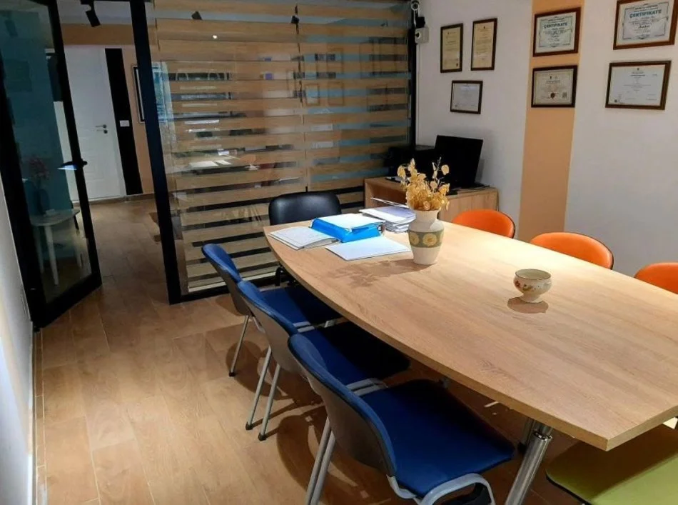 Tirano, vendesi negozio Piano 0, 41 m² 105.000 € (MYSLYM SHYRI)
