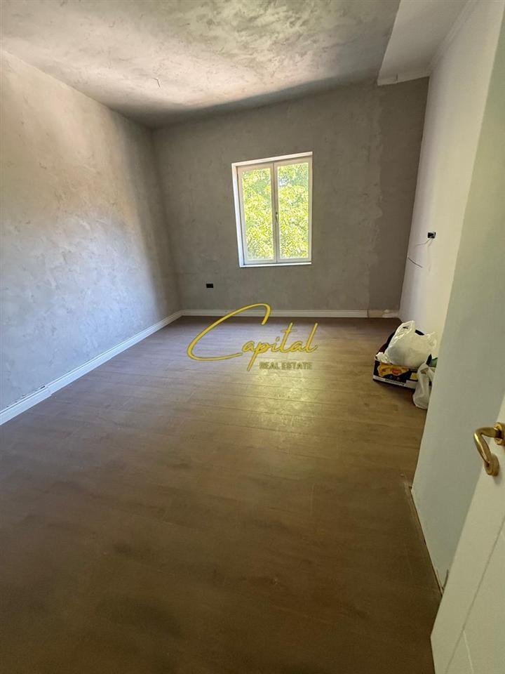 ZYRE ME QERA 95 M2 ISH BLLOKU 1000 EURO