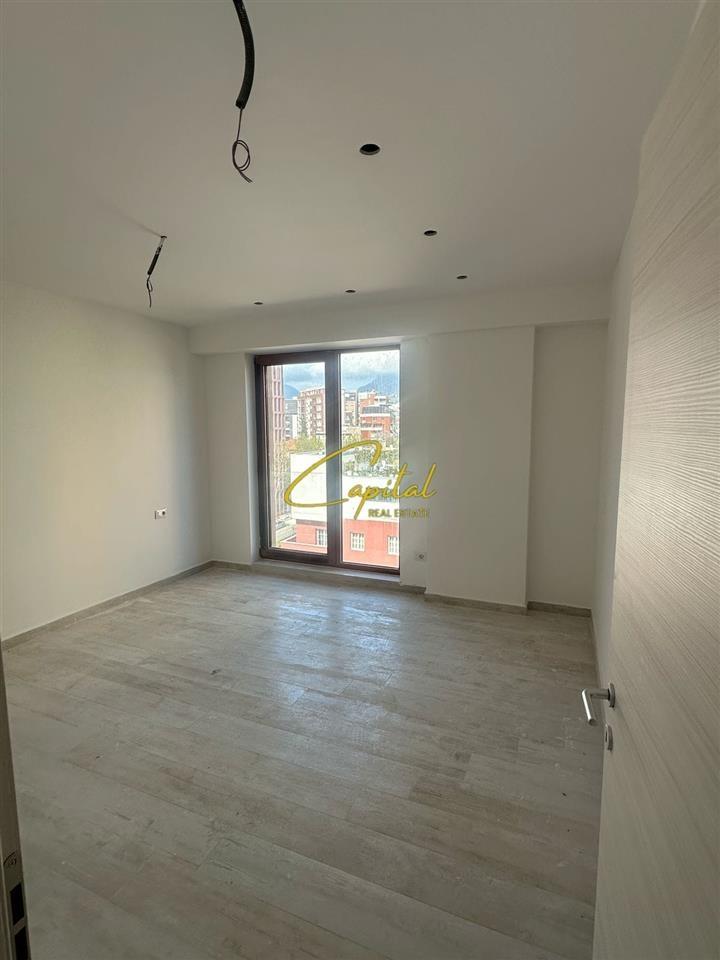ZYRE ME QERA 156 M2 RRUGA E KAVAJES 2.500 EURO