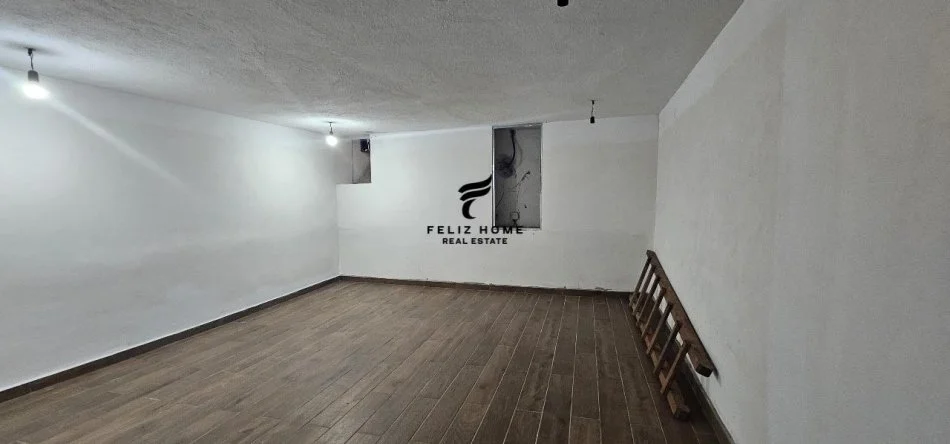 Korce, negozio in vendita al secondo piano, 84 m², 220.000 € (KORCE)