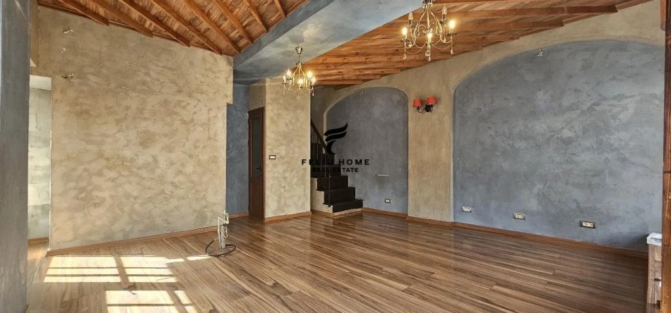 Korce, negozio in vendita al secondo piano, 84 m², 220.000 € (KORCE)