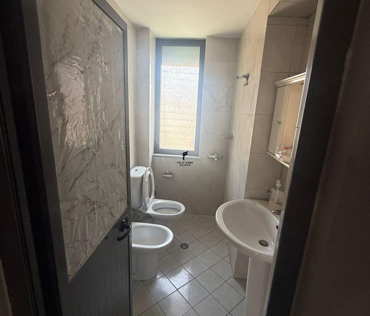 Zyra con quota di 70 m2 in vendita a 60.000 LEKE
