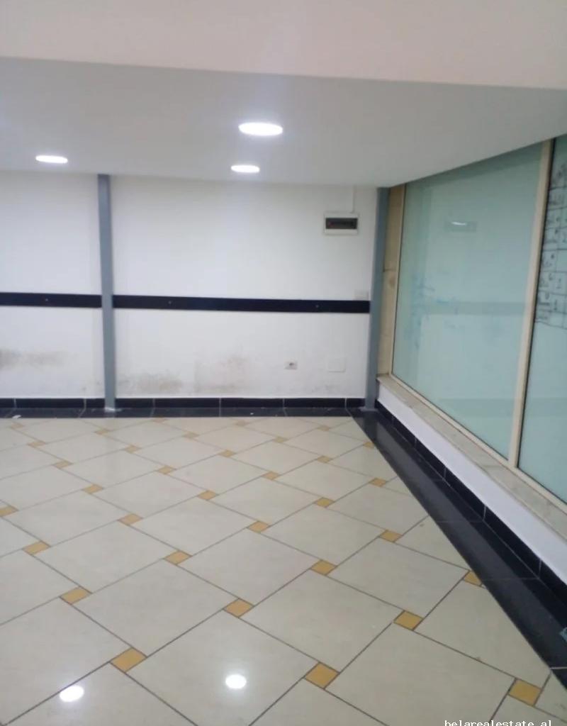 Dyqan Me Qera Tek Rruga e Barrikadave ( ID BD21926 ) Tirane