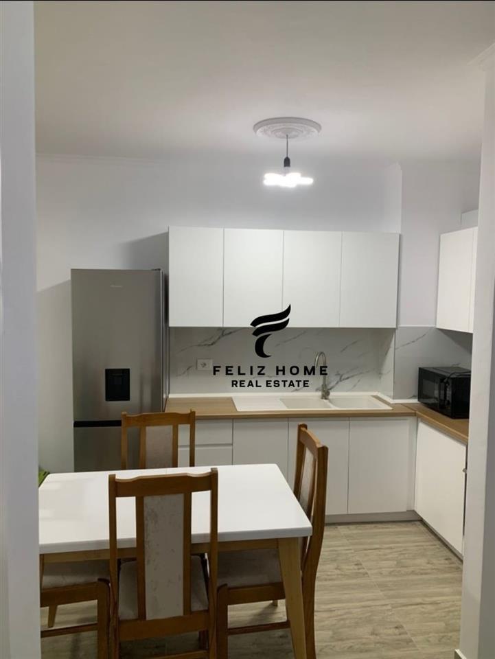 Appartamento con affitto 1+1 in centro, via Kavajes 550 euro